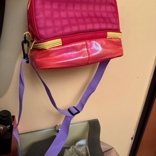 Insulated kids lunch bag like new, pink and purple