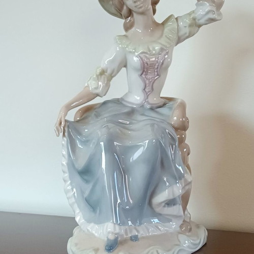 Porcelain figurine used with finesse and detailed design