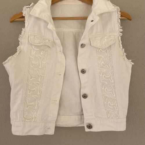 White denim vest like new with embroidery, size XS/S