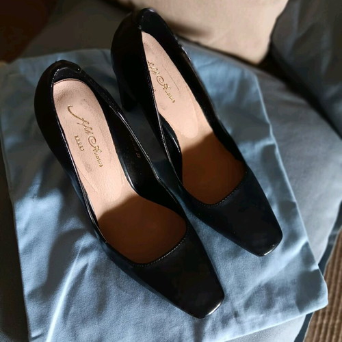 Avento leather pumps like new, black, size 39