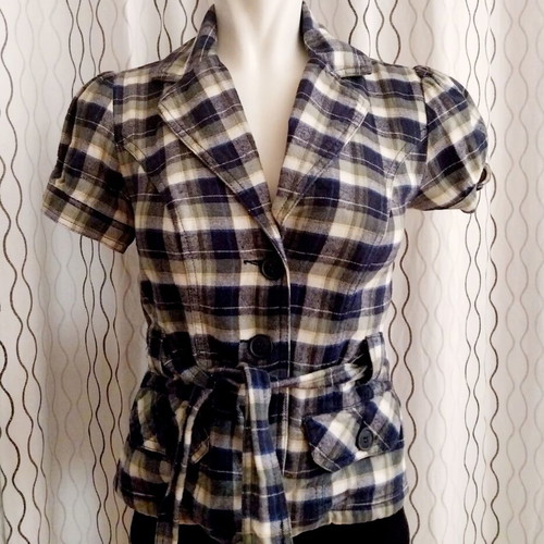 Short jacket with belt like new, size S/36, multicolor
