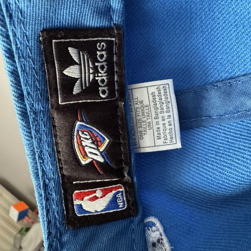Vintage Adidas Originals NBA Oklahoma City Thunder Snapback cap near mint