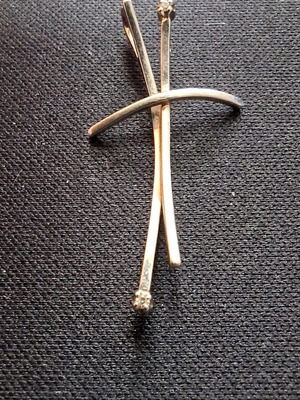 White gold cross 18 carat with 2 brilliant diamonds like new