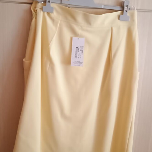 Skirt new, yellow, size 52 with pockets