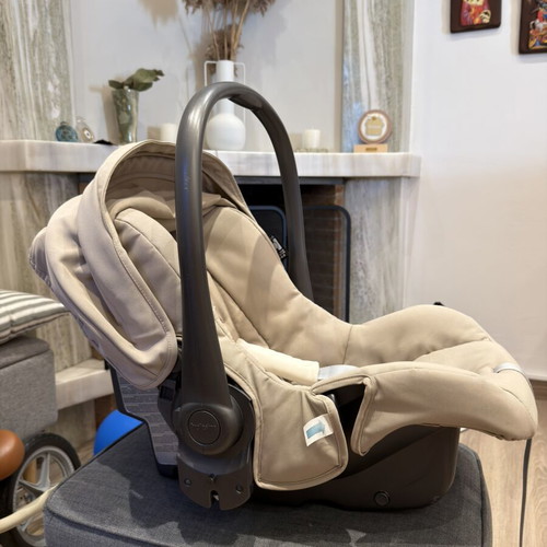 Inglesina Baby Car Seat like new with Dooky cover, beige