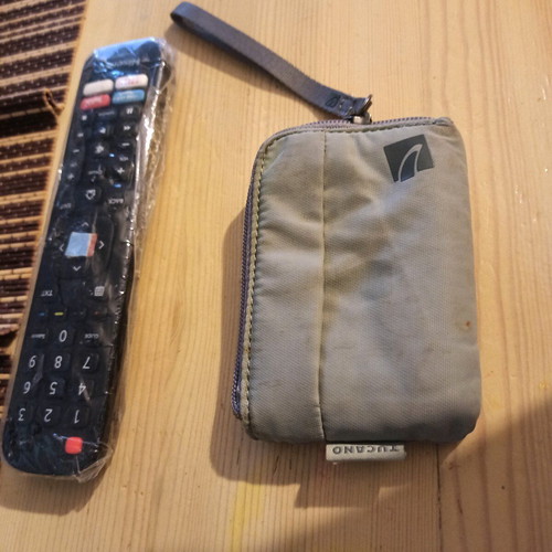 Fabric camera case like new, gray with zipper and handle