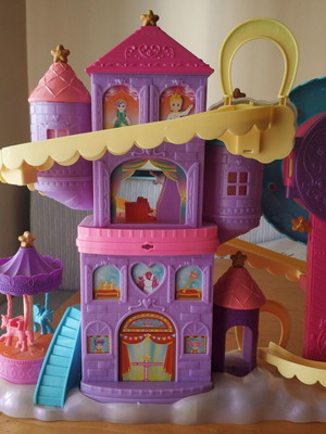 Mattel Polly Pocket Rainbow Amusement Park playset