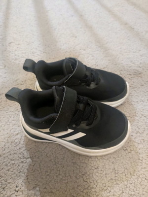 Nike μαύρα Nr 22 μεταχειρισμένα παιδικά παπούτσια σχεδόν αφορετα