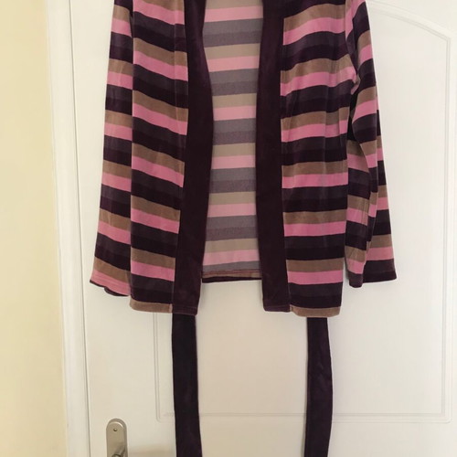 Rachel short robe like new for wearing over pajamas