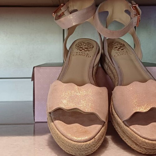 Vince Camuto No37 Pink Gold Leather Sandals New