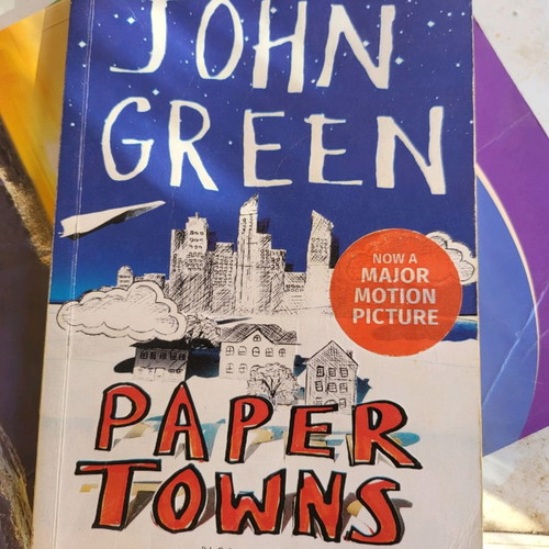 Paper Towns book used, foreign language