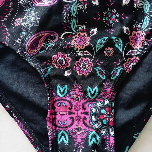 Swimsuit like new, size S, black and multicolor