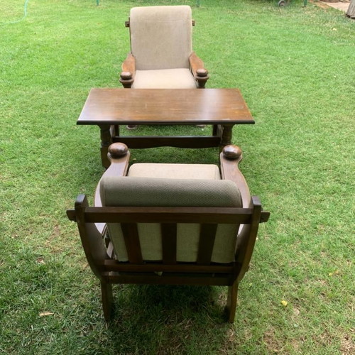 Table with two chairs like new, solid wood