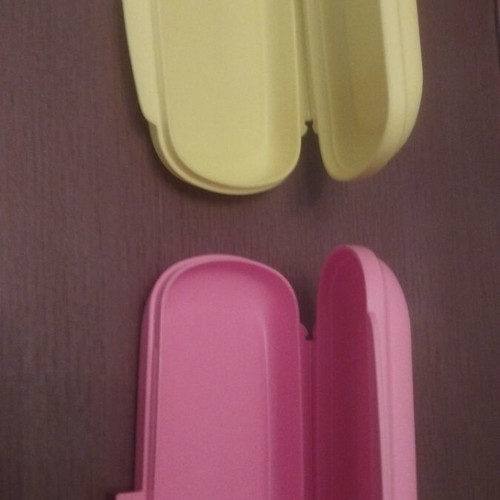 Tupperware Disney Princess plastic containers like new, set of 2
