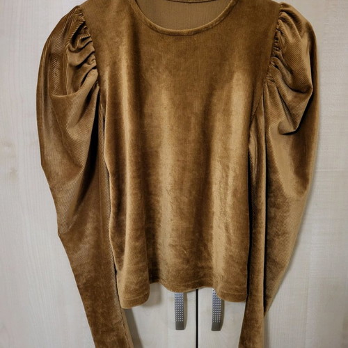 Gold blouse medium used with distinctive shoulders