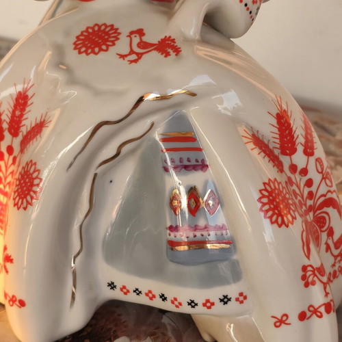 Porcelain figurine "Rushnichok", ZHK, Polonne Art Ceramics Factory, Ukraine