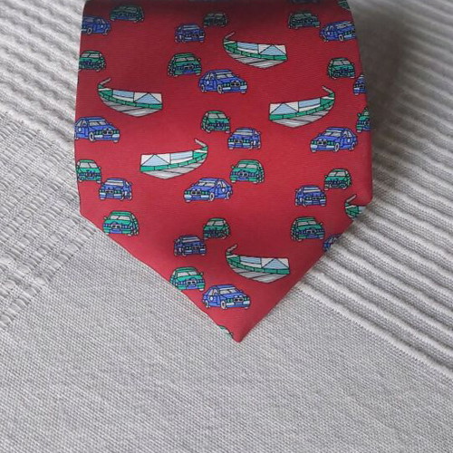 Tie red with pattern like new