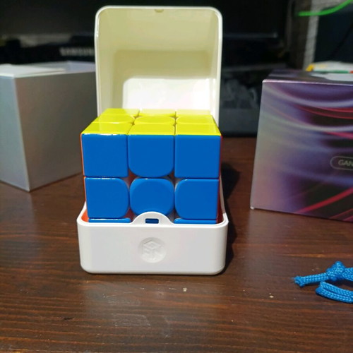 Gan 15 UV maglev like new