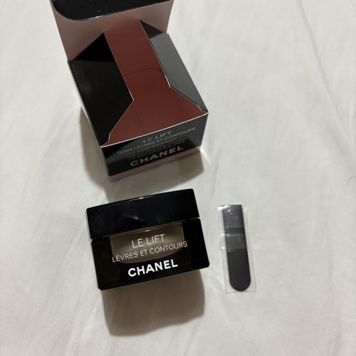 Chanel Le Lift smoothing and firming lip and contour care 15g new