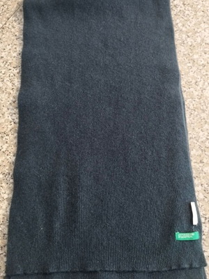 United Colors of Benetton green scarf, new