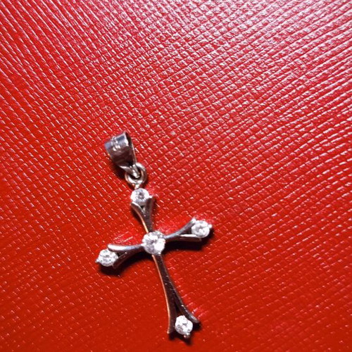 Silver women's cross 2 cm.