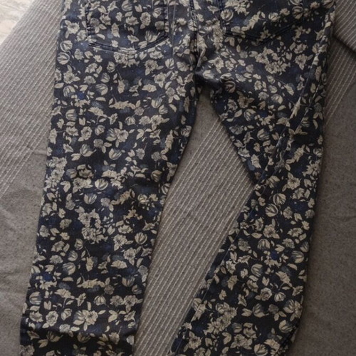 Blue floral denim pants H&M like new, size Medium