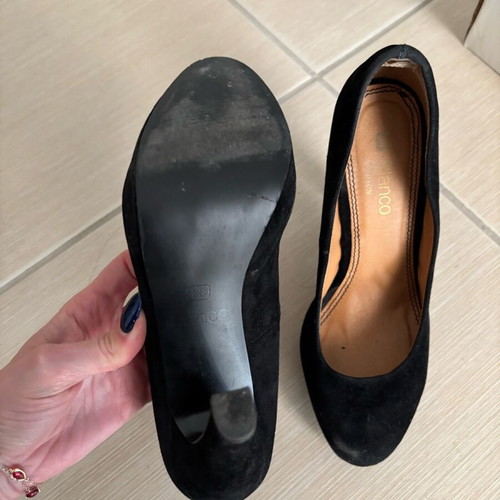 Black pumps used size 38 with some wear