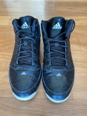 Adidas Μπασκετικά Παπούτσια Σαν Καινούργια Μαύρα με Άσπρες Λεπτομέρειες Νο 44