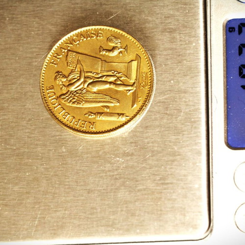 Case with 24K gold-plated 100 Francs French coin new, year 1900