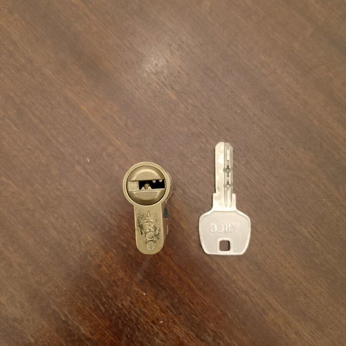 Argo lock cylinder used with one key