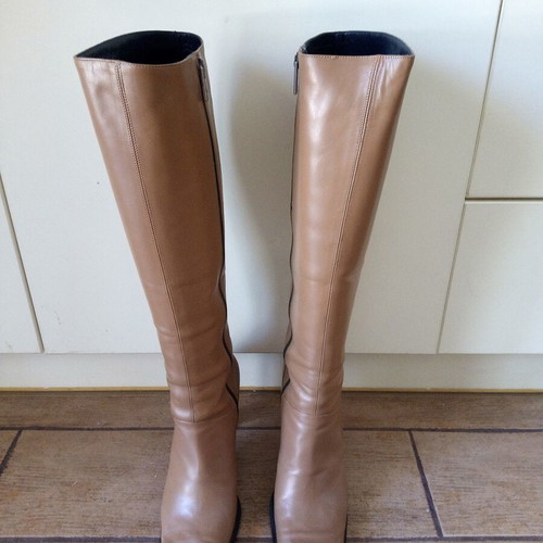 Krizia women's leather boots camel size 38 like new with covered heel