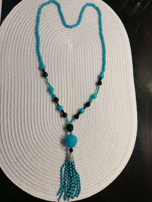 Women's long necklace like new, black and blue