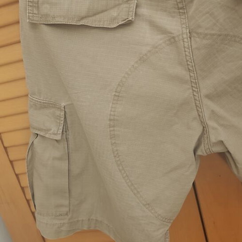 Carhartt WIP Cargo Shorts size 34 like new, beige
