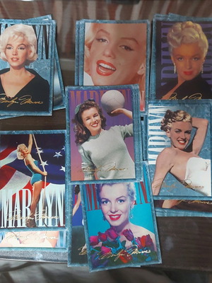 Marilyn Monroe autograph cards like new, over 30 pieces