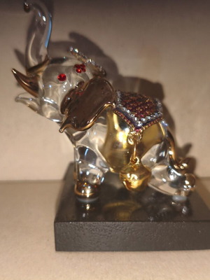 King Power KSS Bell Elephant Crouching crystal collectible, new