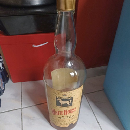 White Horse Whiskey 4.5 L like new, with whiskey, not for drinking