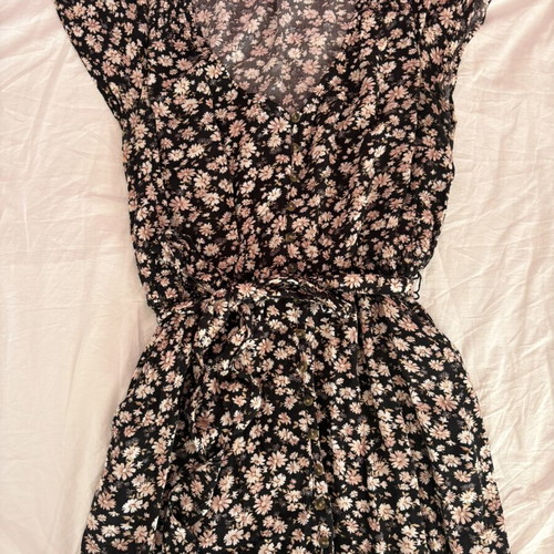 American Eagle floral dress like new with removable belt and pockets