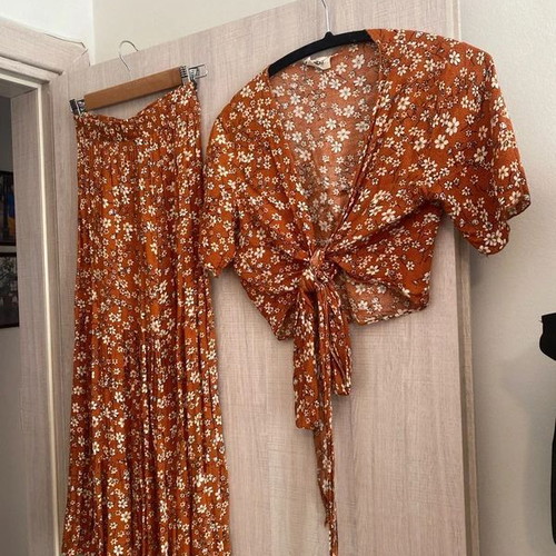 Summer set like new, orange floral