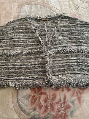Women's poncho like new in ivory and black, sizes S/M/L