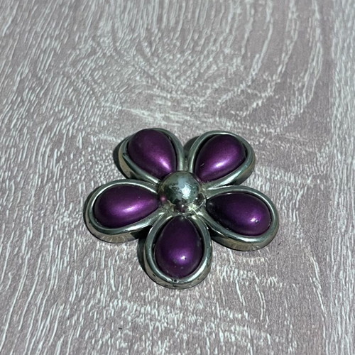 Flower used adhesive jewelry piece