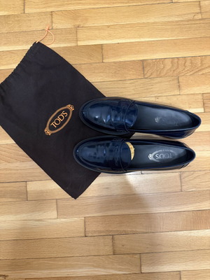 Tod's shoes like new, blue patent leather, size 40