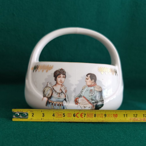 Vintage small porcelain basket like new, made in France