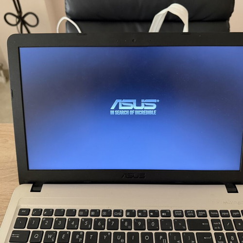 Asus VivoBook X540UA laptop like new, Intel Core i5, 15.6 inch, 256GB SSD