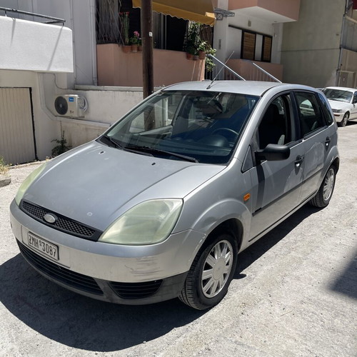 Ford Fiesta 2002 used, 202000 km, petrol, manual sedan, silver