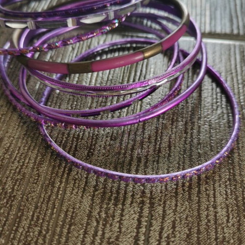 Bracelet set like new, 9 pieces, purple aluminum