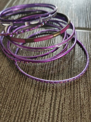 Bracelet set like new, 9 pieces, purple aluminum