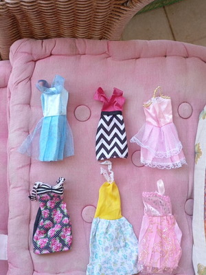 Barbie dresses like new, pack of 6 pieces