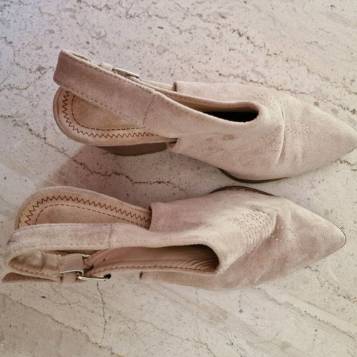 Closed-toe suede sandals