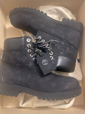 Louis Vuitton Timberland black boots like new, size 43.5