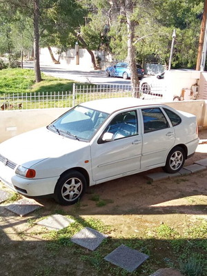 Volkswagen Polo μεταχειρισμένο 1998, άσπρο, 1400 κ.ε., 300.000 χλμ.